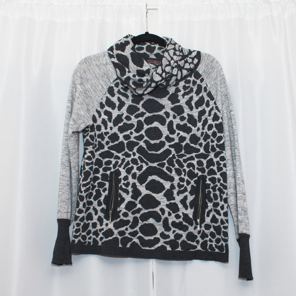 Cullen Giraffe Animal Print Sweatshirt Size Medium - Picture 3 of 6